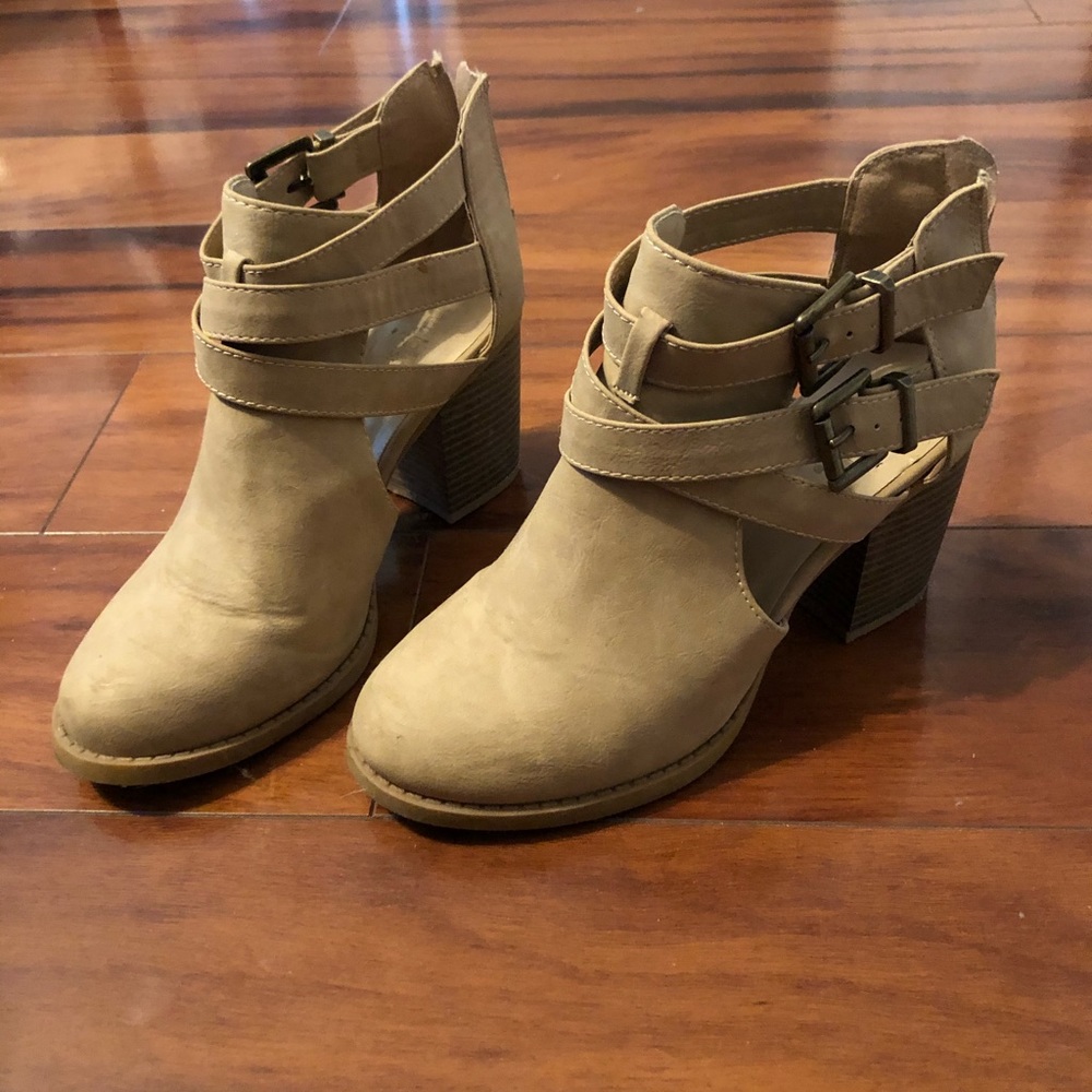 NWT (still in box) francescas booties